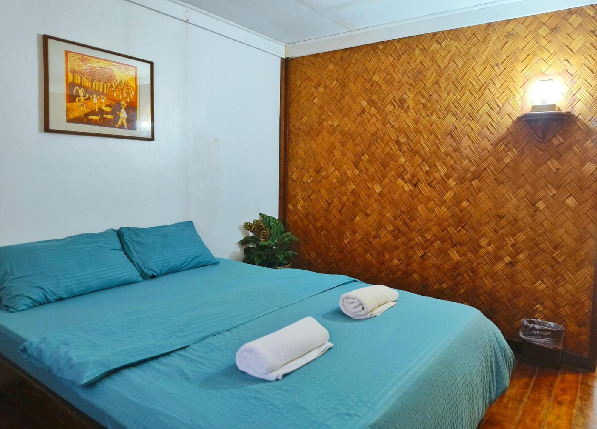 Lokal Hut Bed And Breakfast Puerto Princesa Exterior photo