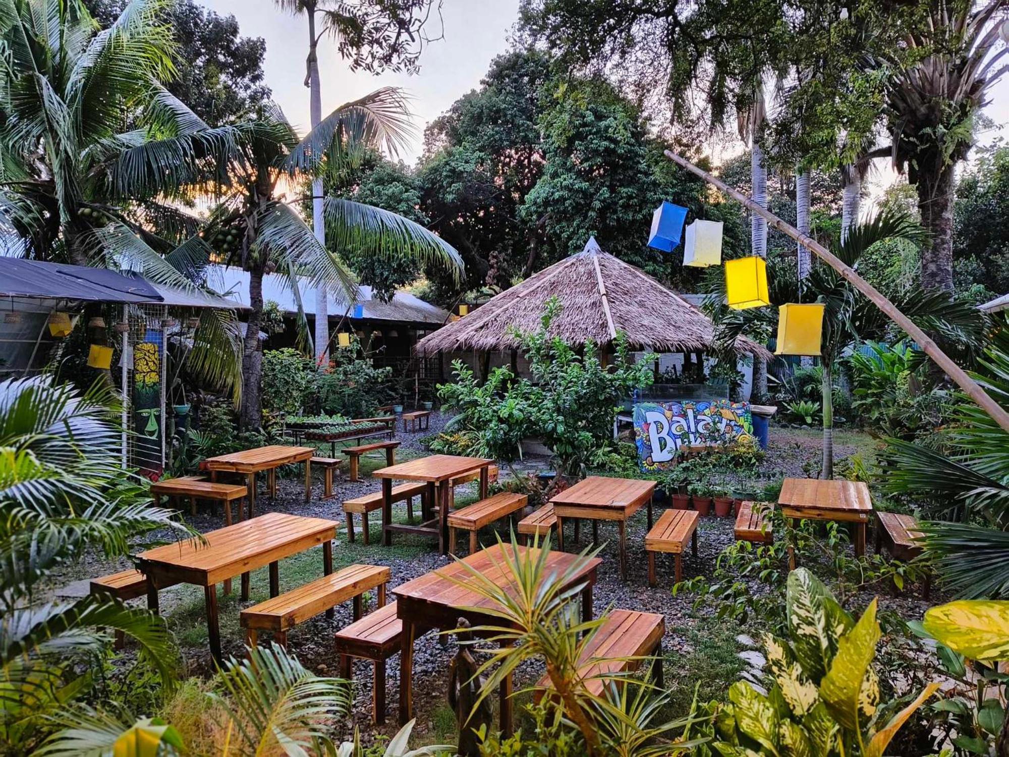Lokal Hut Bed And Breakfast Puerto Princesa Exterior photo