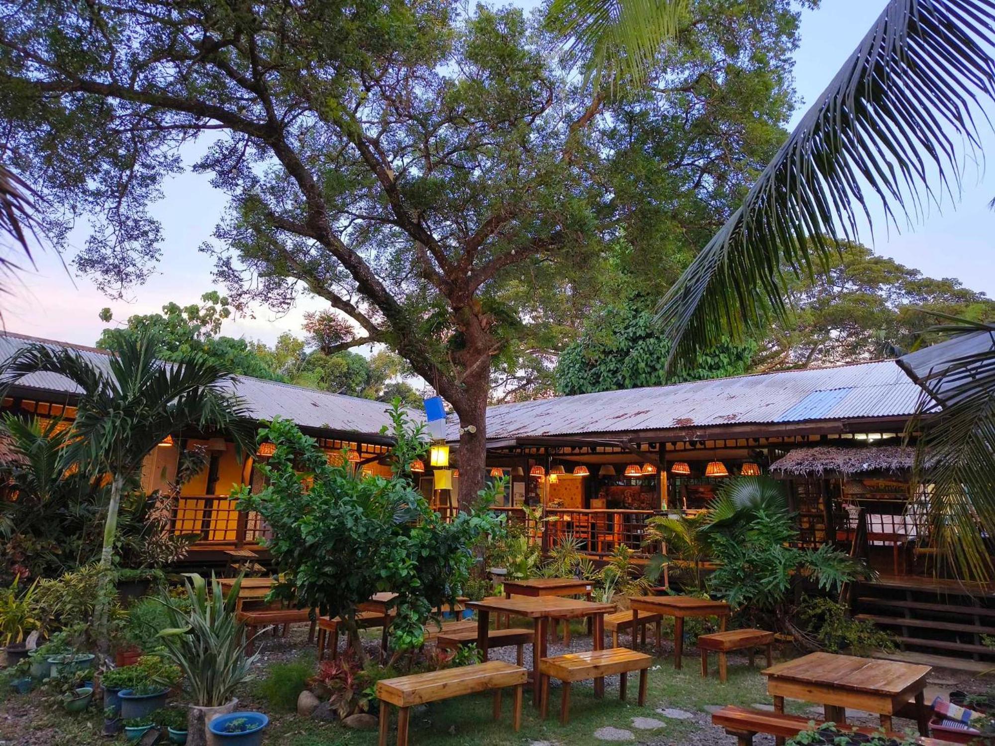 Lokal Hut Bed And Breakfast Puerto Princesa Exterior photo