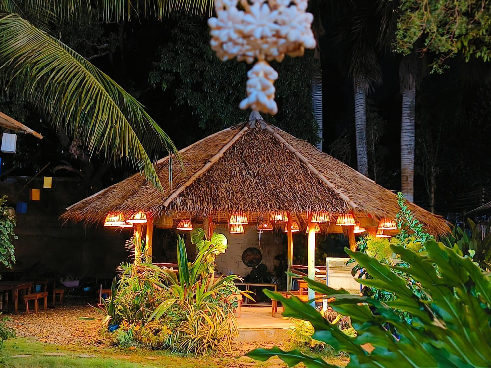 Lokal Hut Bed And Breakfast Puerto Princesa Exterior photo