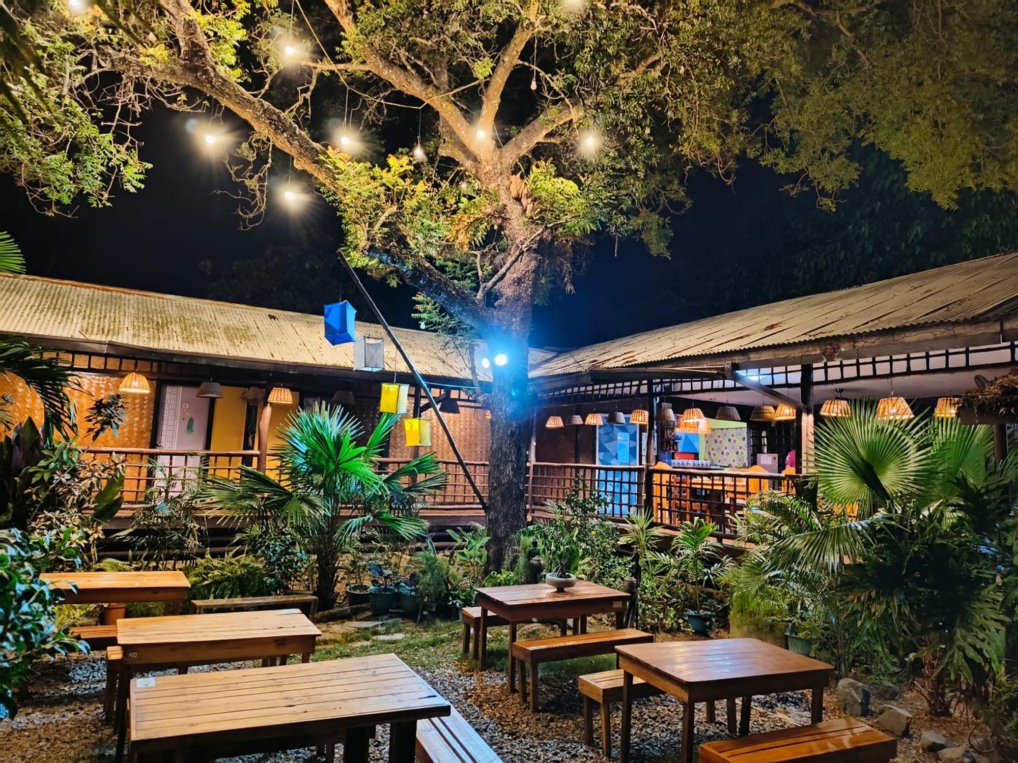Lokal Hut Bed And Breakfast Puerto Princesa Exterior photo