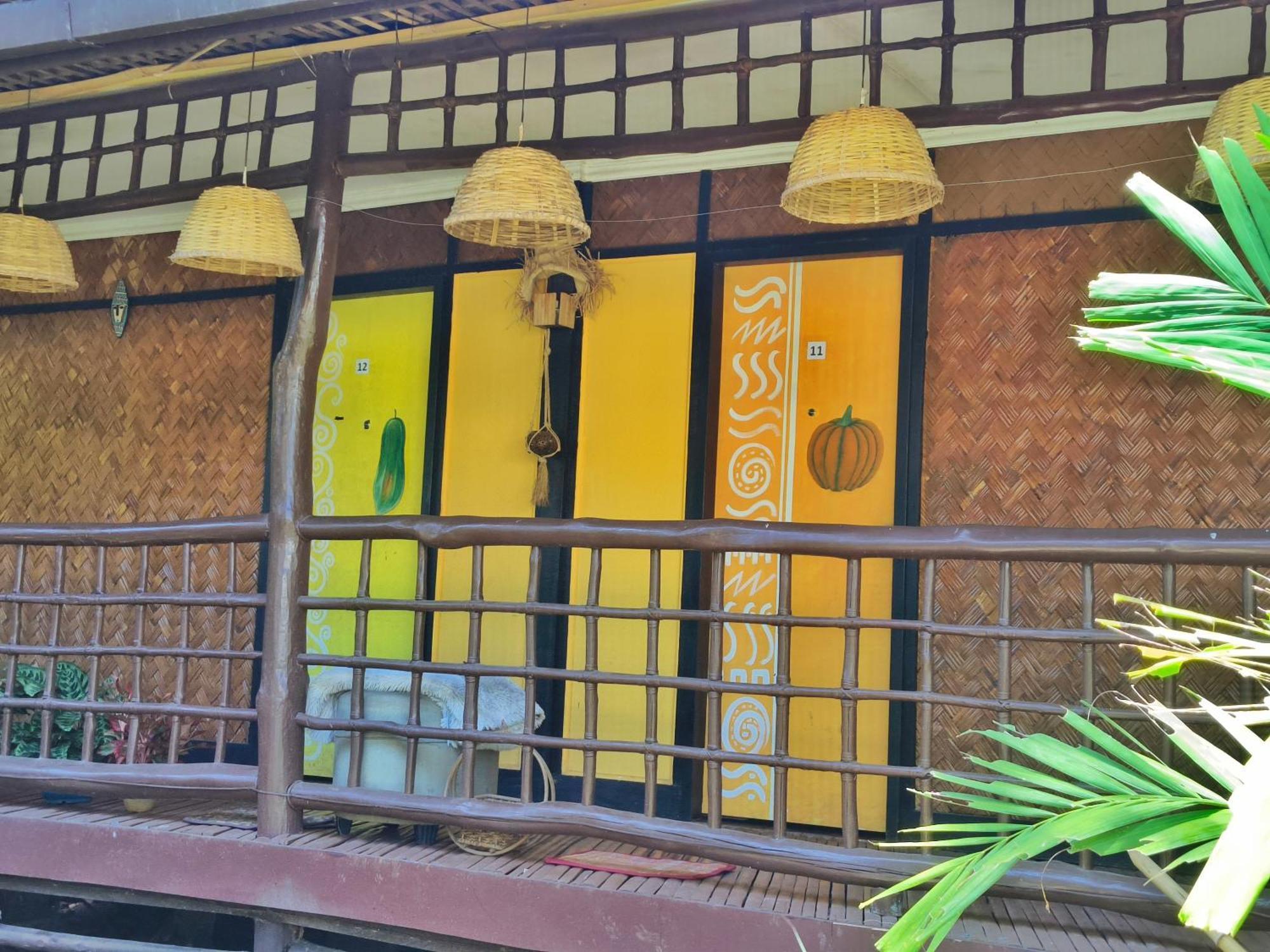 Lokal Hut Bed And Breakfast Puerto Princesa Exterior photo