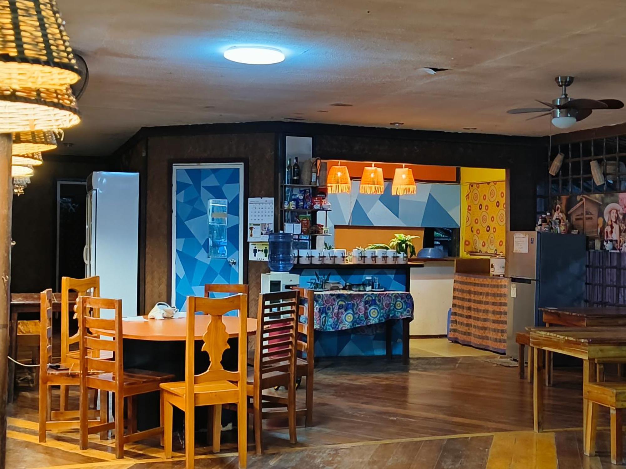 Lokal Hut Bed And Breakfast Puerto Princesa Exterior photo