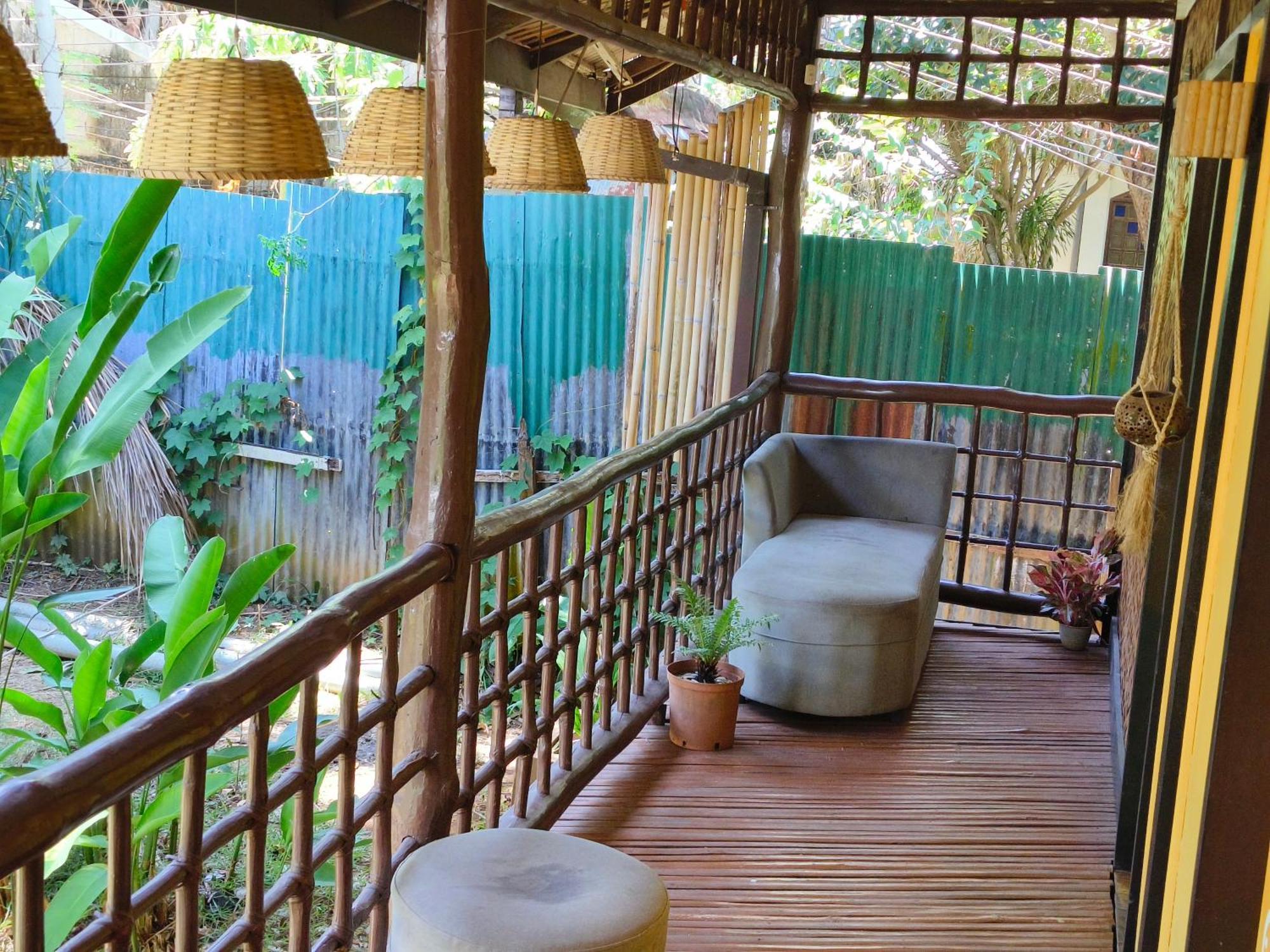 Lokal Hut Bed And Breakfast Puerto Princesa Exterior photo